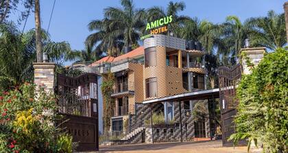 Amicus Hotel