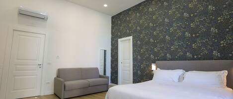 Superior-huone, parveke, kaupunkinäköala | Tallelokero huoneessa, työpöytä