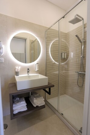 Superior Room, Balcony, City View | Bathroom | Shower, hair dryer, towels, soap - Elysium Relais (Naples)