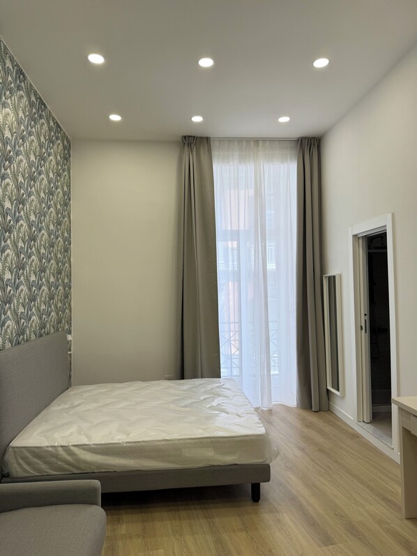In-room safe, desk, laptop workspace, blackout drapes