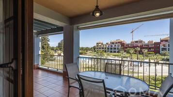 Apartment | Outdoor dining