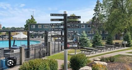 One bedroom W/ fitness Room & Swimming pool W/Discounted Rental car