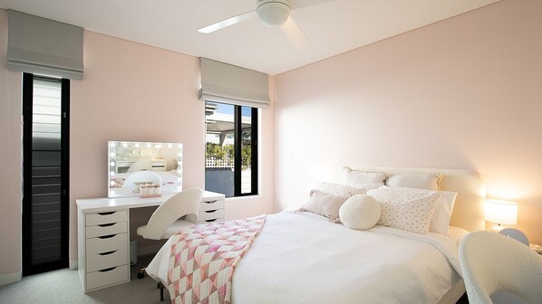 4 chambres, fer et planche à repasser, Wi-Fi gratuit, draps fournis