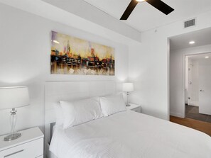 1 bedroom, desk, iron/ironing board, free WiFi - Perfect Family Destination! w/ Kids Lounge & Wifi (San Diego)