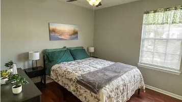 3 bedrooms, iron/ironing board, free WiFi, bed sheets