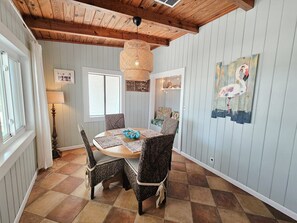 House, Multiple Beds, Balcony, Partial Ocean View (Foxie Moxies) | Dining