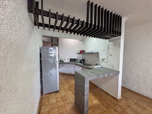 Fridge, microwave, stovetop, cookware/dishes/utensils