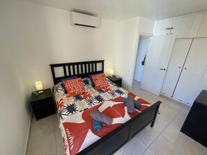 1 habitación, tabla de planchar con plancha, internet y ropa de cama 