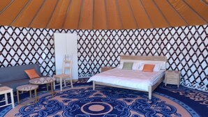 A room with a bed, a sofa, a small table, and a ladder against the wall. - Glamping at vinyard (Tappen)