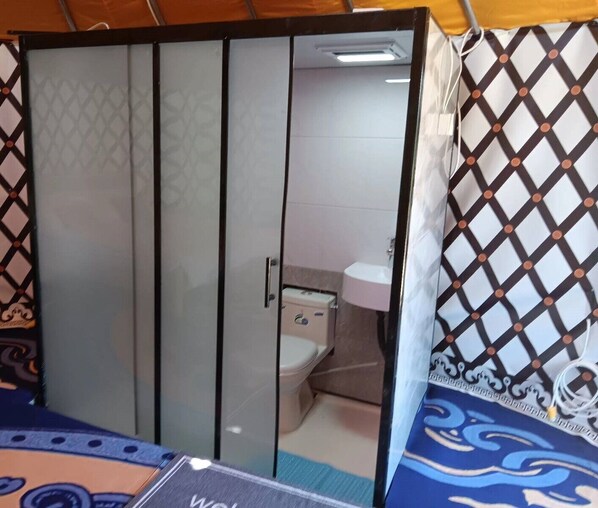 Towels, soap, toilet paper - Glamping at vinyard (Tappen)