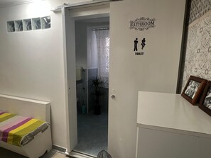 1 bedroom, internet, bed sheets
