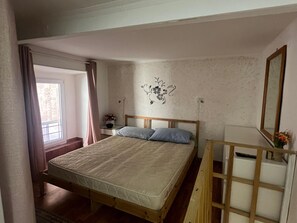 1 bedroom, internet, bed sheets