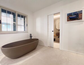 Deluxe-Suite, Balkon, eingeschrÀnkter Meerblick | Badezimmer