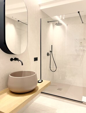 Deluxe Suite, Balcony | Bathroom | Free toiletries, hair dryer, slippers, towels