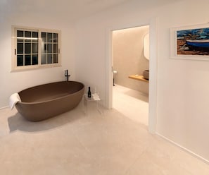 Phòng Suite Deluxe, ban công | Bồn tắm ngâm