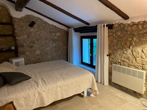 5 chambres, fer et planche à repasser, Wi-Fi, draps fournis