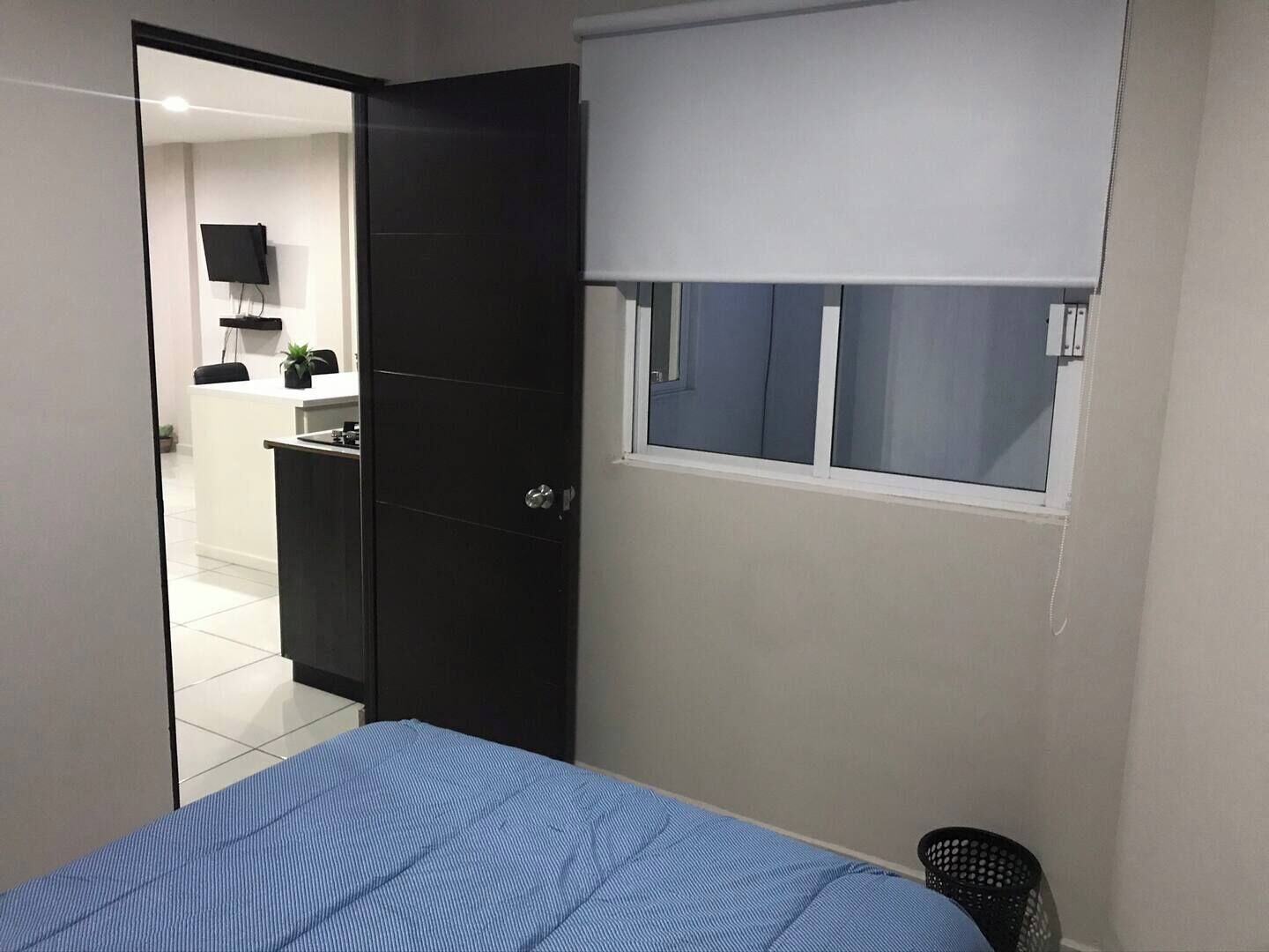 4 makuuhuonetta, silitysrauta/-lauta, Wi-Fi, vuodevaatteet