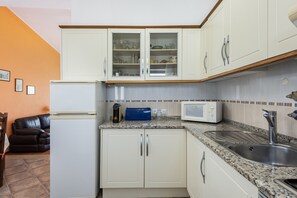 Frigorifero, microonde, forno, macchina per tè/caffè