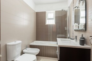 Douche, serviettes fournies