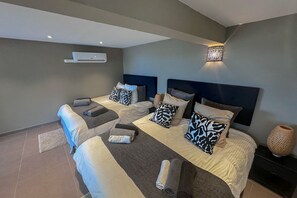 6 bedrooms, iron/ironing board, Internet, bed sheets
