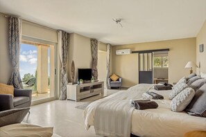 6 Schlafzimmer, Bügeleisen/Bügelbrett, Internetzugang, Bettwäsche