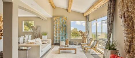 Smart TV, table tennis