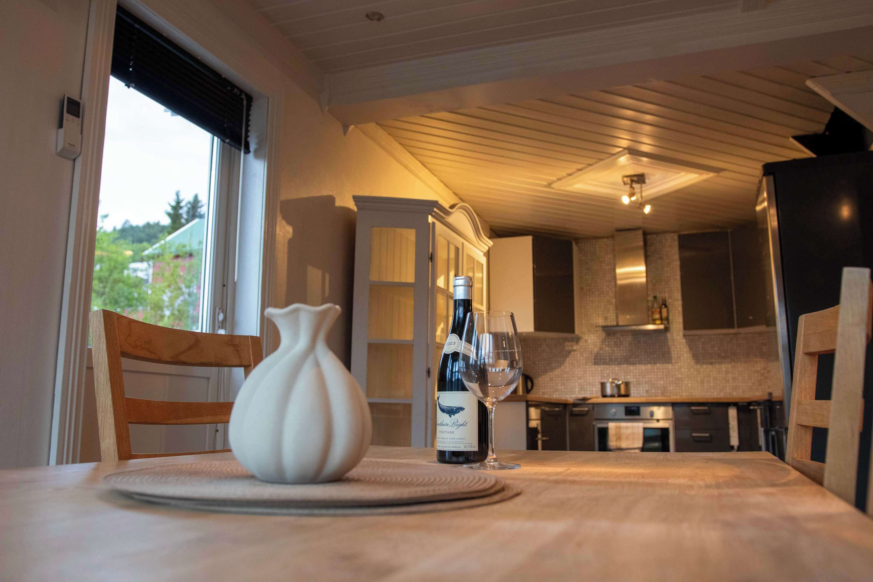 Fridge, dishwasher, coffee/tea maker, electric kettle