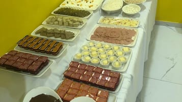 含每日吃到飽早餐