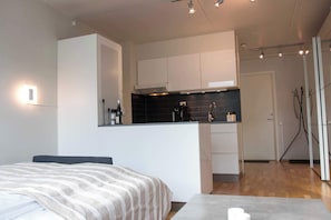 Desk, WiFi, bed sheets