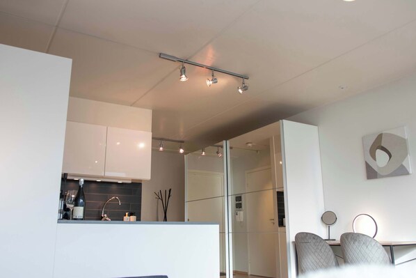 Fridge, oven, stovetop, dishwasher - Cozy Studio in Central Tromsø (Tromsø)