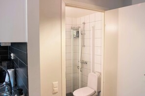Shower, towels