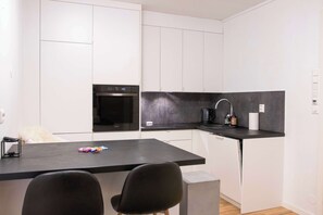 Refrigerador, horno, parrilla de estufa y lavavajillas 