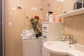 Unclassified image, 2 of 23, button - Heart of Tromsø Cozy apartment (Tromsø)