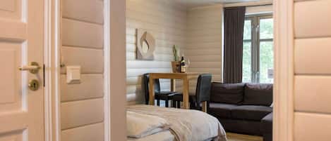 Desk, WiFi, bed sheets