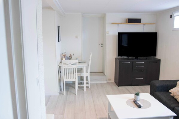 Living area - Cozy Tromsø Apartment Near City Center (Tromsø)