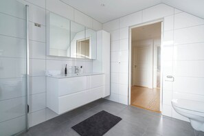 Doccia, asciugacapelli, asciugamani