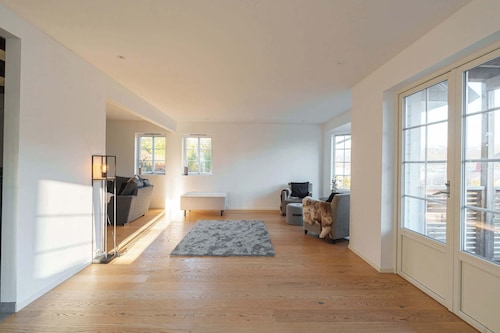 Modern and Stunning House view