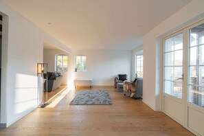 Unclassified image, 2 of 45, button - Modern and Stunning House view (Tromsø)