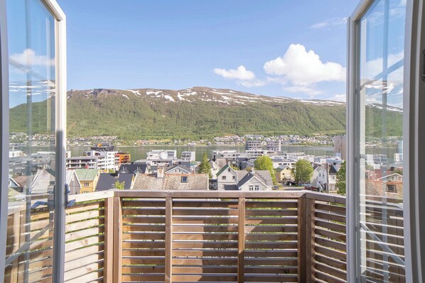 Property grounds - Modern and Stunning House view (Tromsø)