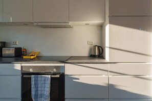 Réfrigérateur, micro-ondes, four, lave-vaisselle