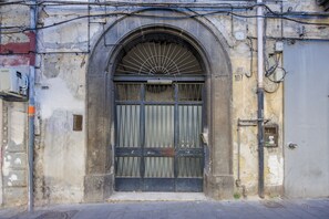 تفاصيل الفندق من الخارج