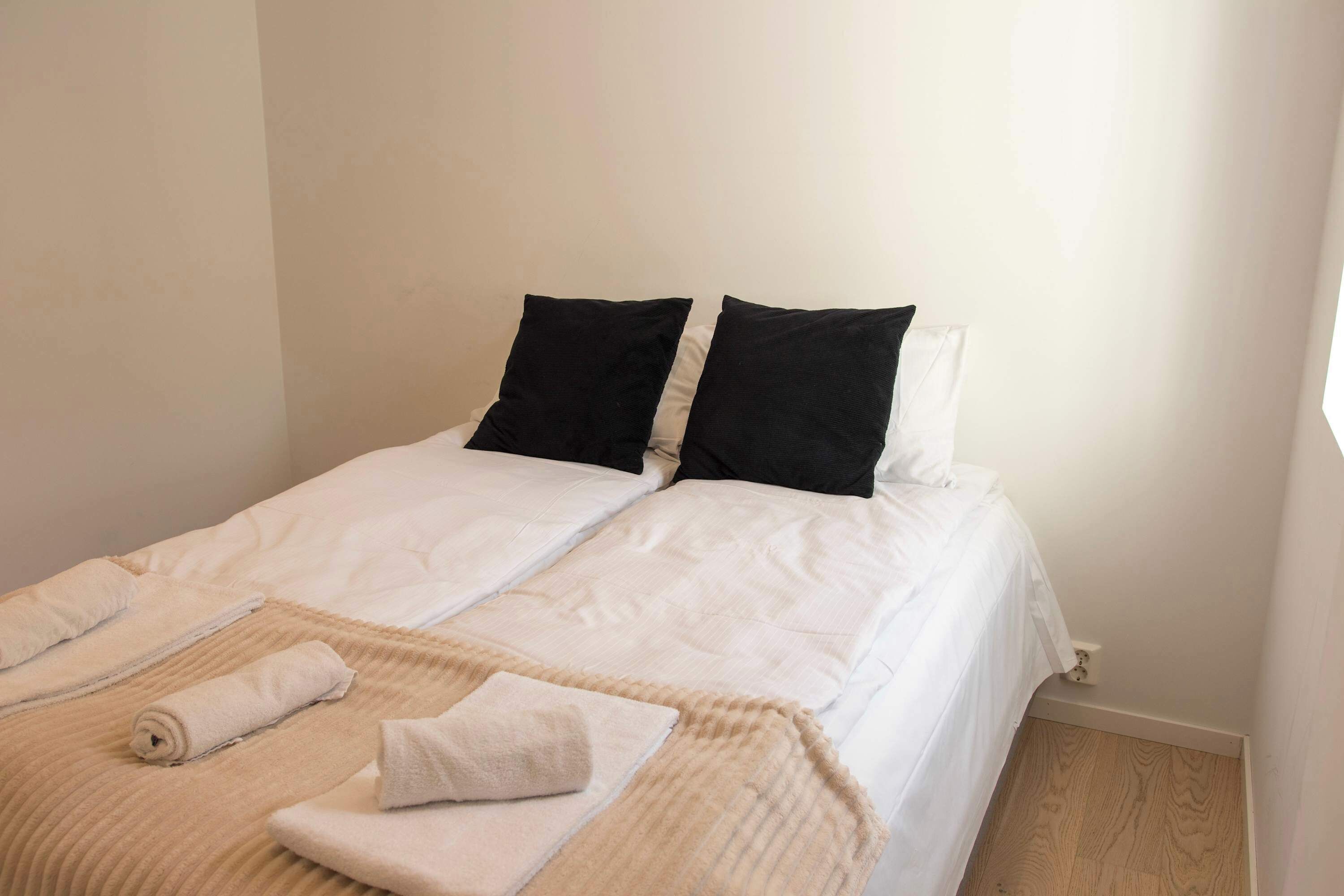 2 bedrooms, WiFi, bed sheets