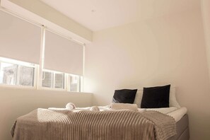 2 عدّة غرف نوم وواي فاي وملاءات أسرّة