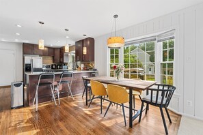 Fridge, microwave, oven, stovetop - Beautiful | Spacious | 4 Bed/2bath (Fairfax)