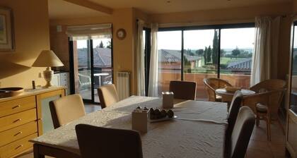 Apartment overlooking the golf course. Ideal for families looking for relaxation and tranquility.