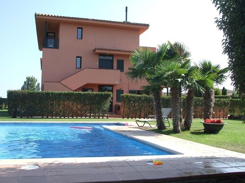 Apartment overlooking the golf course. Ideal for families looking for relaxation and tranquility.