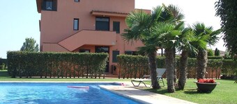 Apartment overlooking the golf course. Ideal for families looking for relaxation and tranquility.