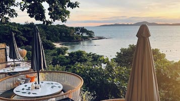 Apartment, 1 Bedroom, Accessible, Smoking | Outdoor dining