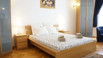 Iron/ironing board, WiFi, bed sheets