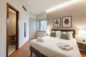 Bureau, fer et planche à repasser, Wi-Fi gratuit, draps fournis